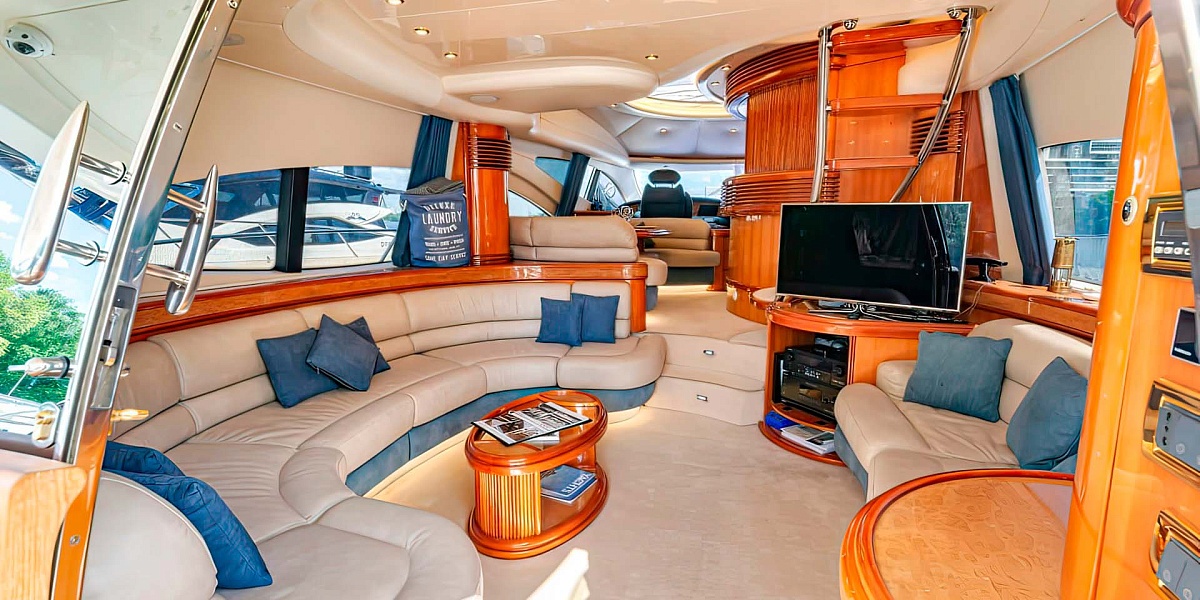 Аренда моторной яхты Azimut 68 В Москве